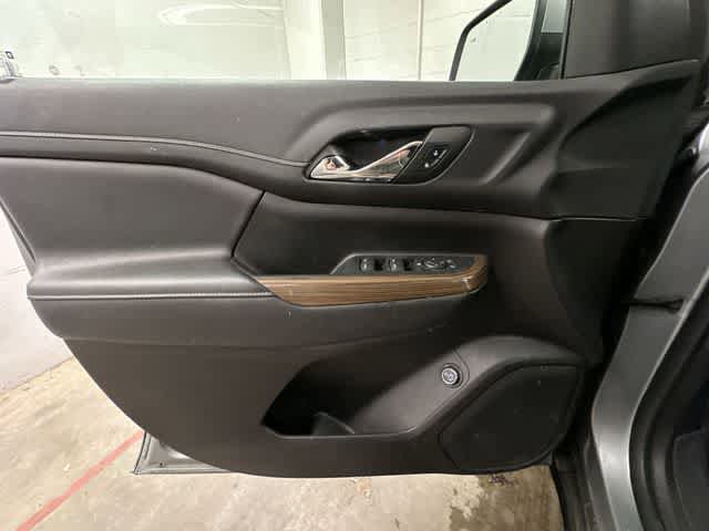 Used 2023 GMC Acadia SLE w/ Driver Convenience Package FWD image 17