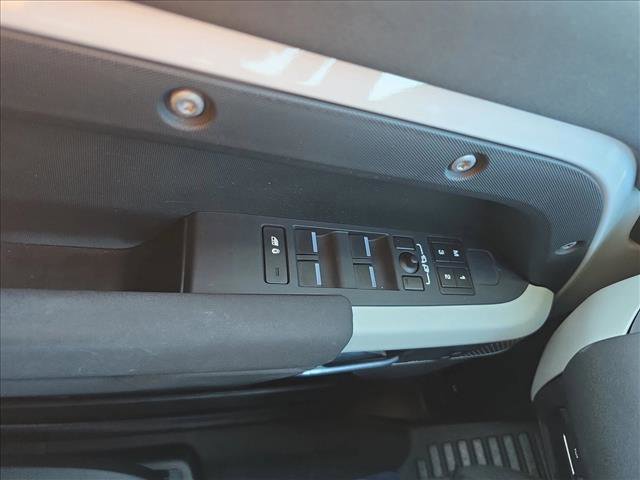 Used 2023 Land Rover Defender 110 SE image 27