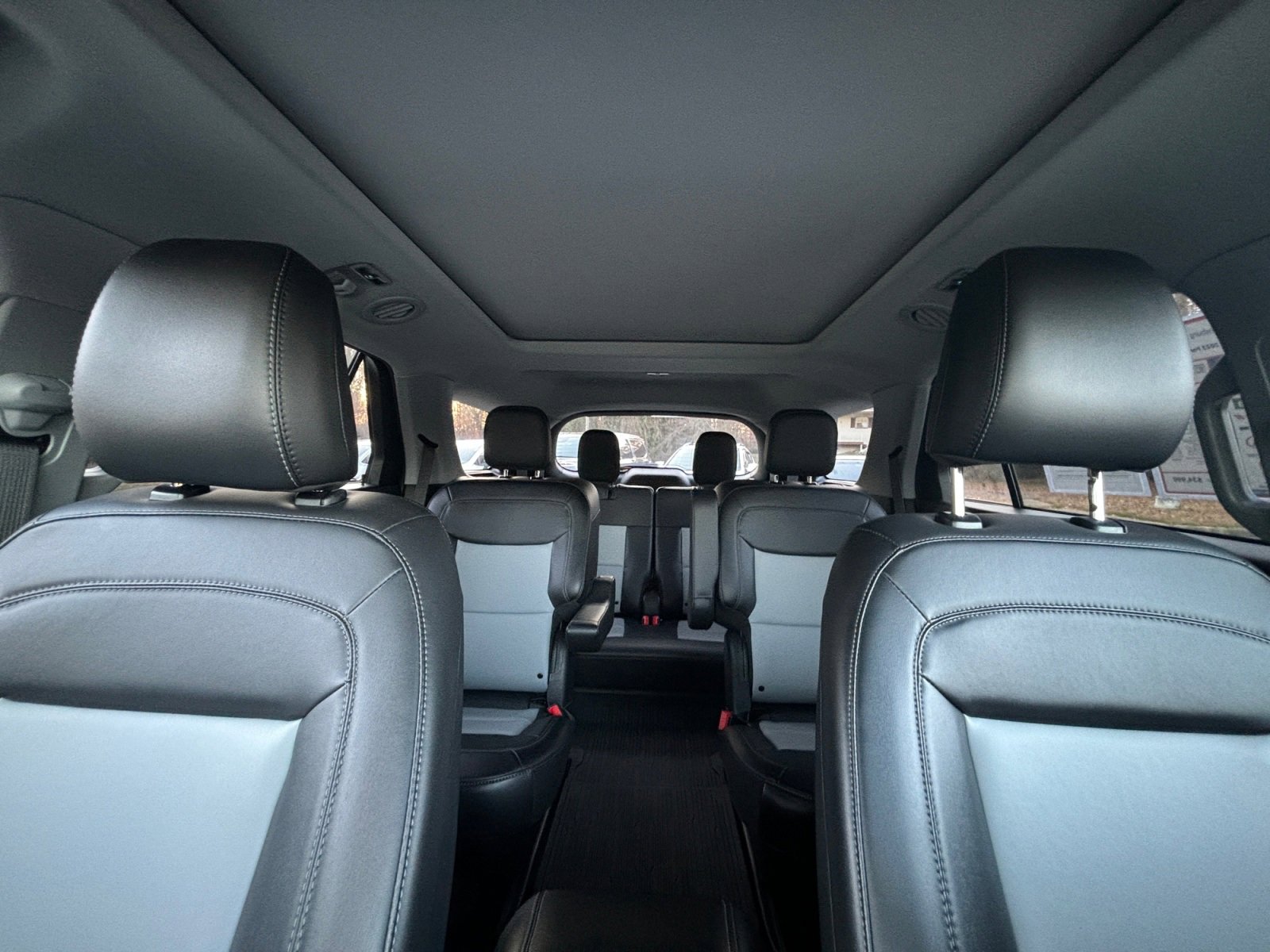 Used 2023 Ford Explorer XLT w/ Equipment Group 202A image 30