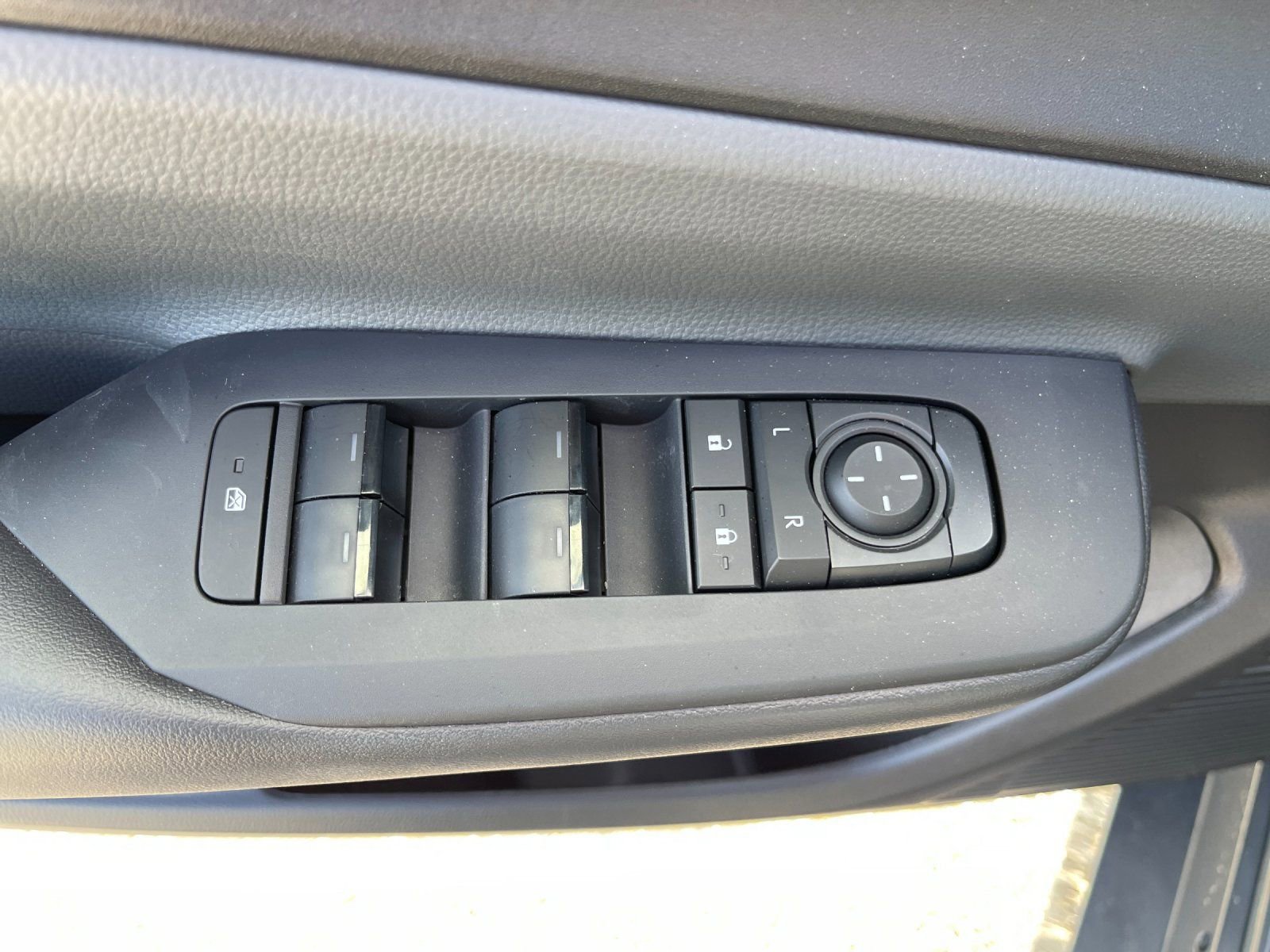 Used 2026 Toyota Prius LE FWD image 12