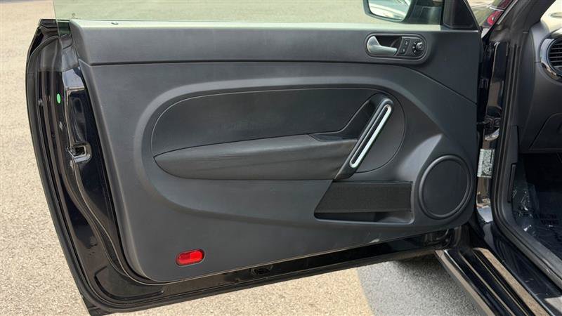 Used 2018 Volkswagen Beetle 2.0T FWD image 21