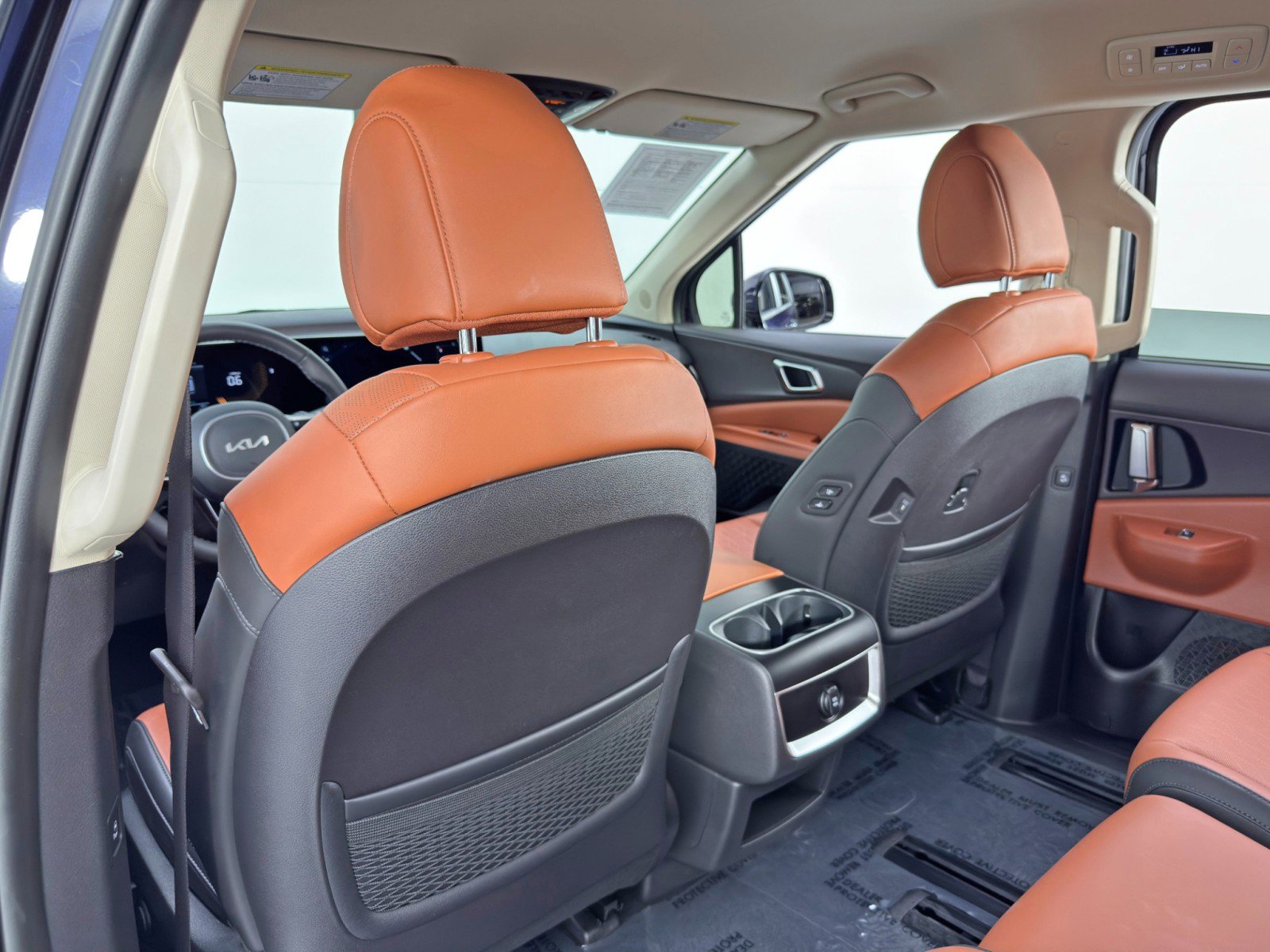 Used 2025 Kia Carnival EX FWD image 41