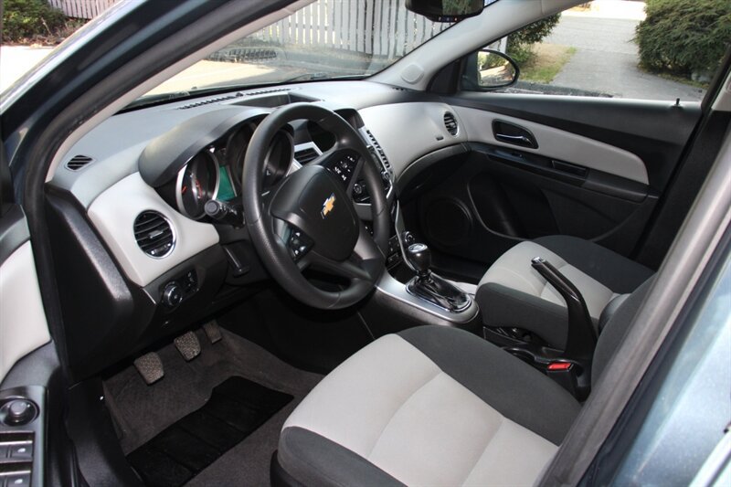Used 2012 Chevrolet Cruze LS w/ Connectivity Package FWD image 5