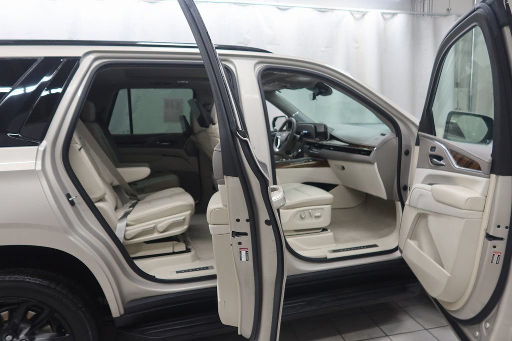 Used 2022 Cadillac Escalade Sport Platinum w/ LPO, ONYX Package AWD/4WD image 9