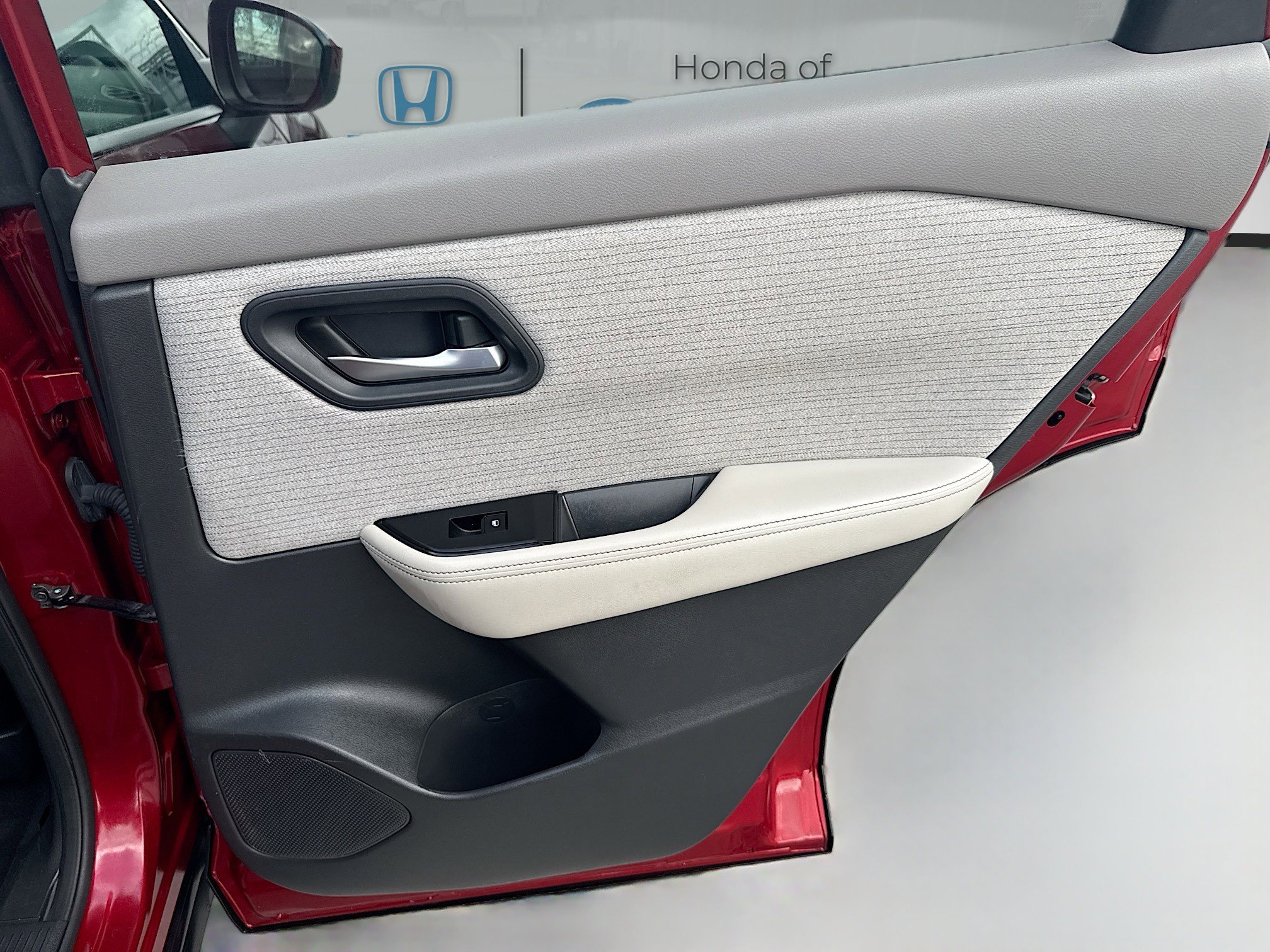 Used 2023 Nissan Rogue SV image 30