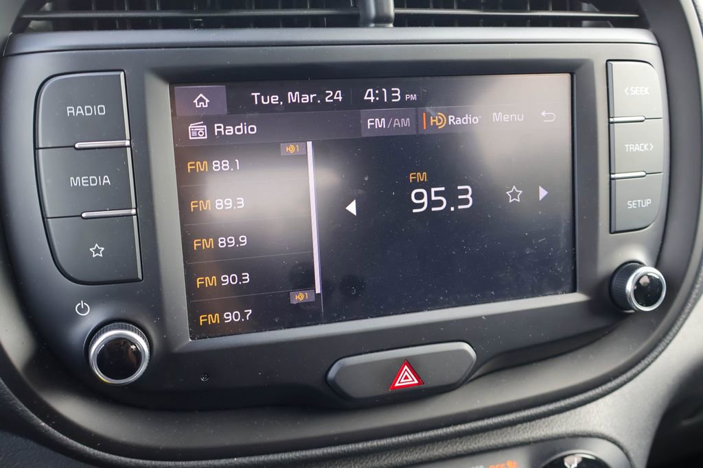 Used 2025 Kia Soul LX image 3