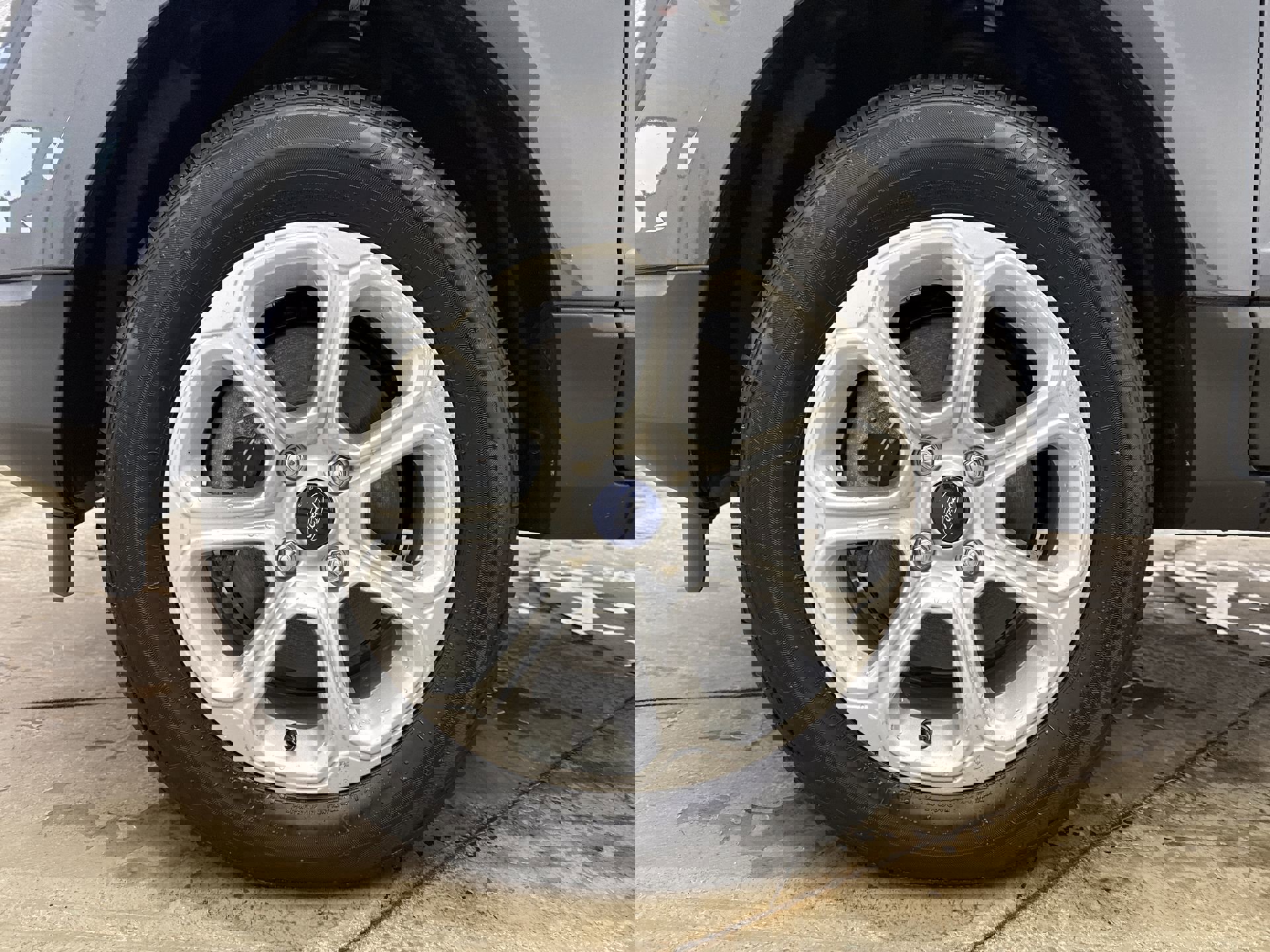 Used 2022 Ford EcoSport SE w/ SE Convenience Package image 24