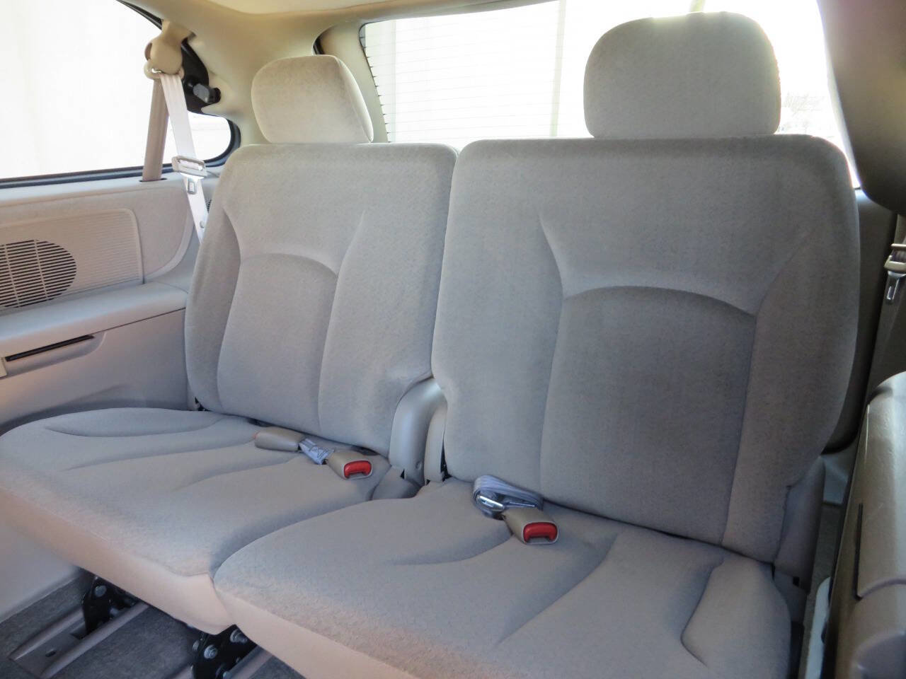 Used 2001 Chrysler Town & Country LX image 12