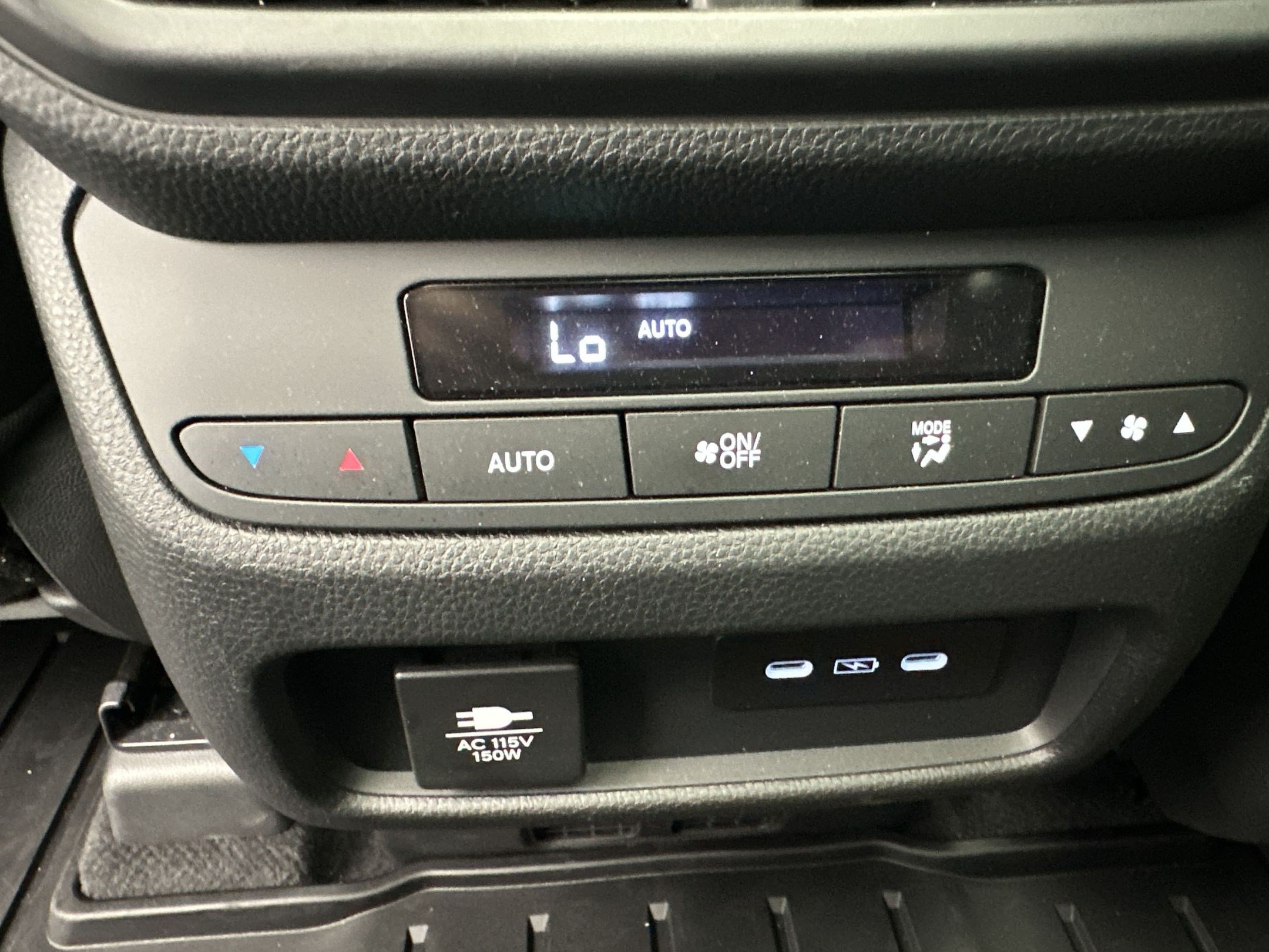 Used 2025 Honda Pilot TrailSport image 33