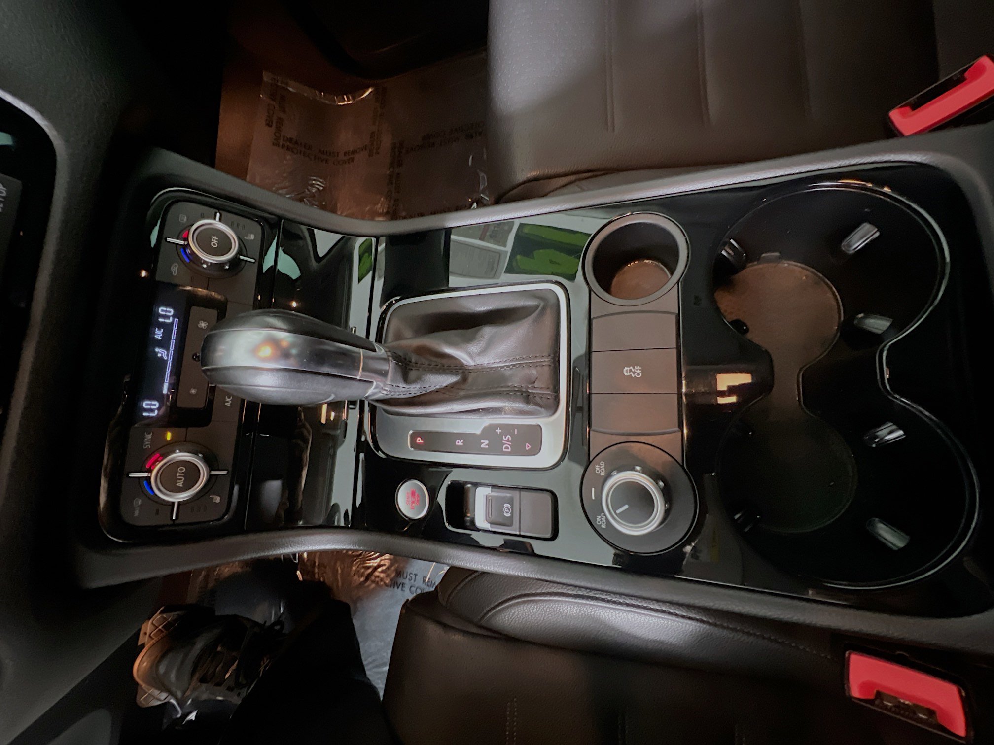 Used 2014 Volkswagen Touareg Sport image 25