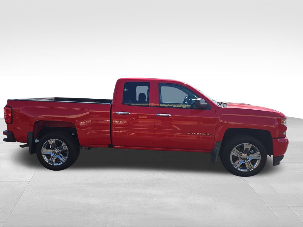Used 2019 Chevrolet Silverado 1500 Custom w/ Custom Convenience Package AWD/4WD image 6