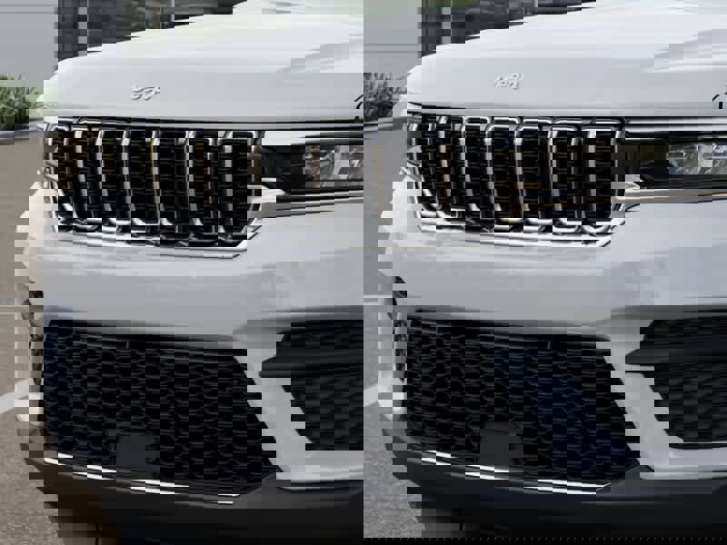 New 2025 Jeep Grand Cherokee Laredo X w/ Luxury Tech Group I image 11