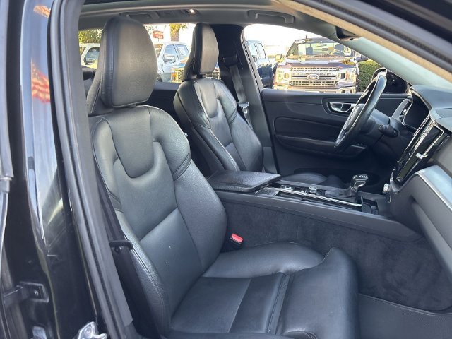 Used 2019 Volvo XC60 T5 Momentum w/ Premium Package AWD/4WD image 33