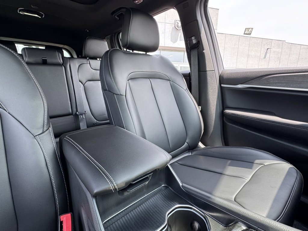 New 2025 Jeep Grand Cherokee L Limited w/ Black Appearance Package image 18