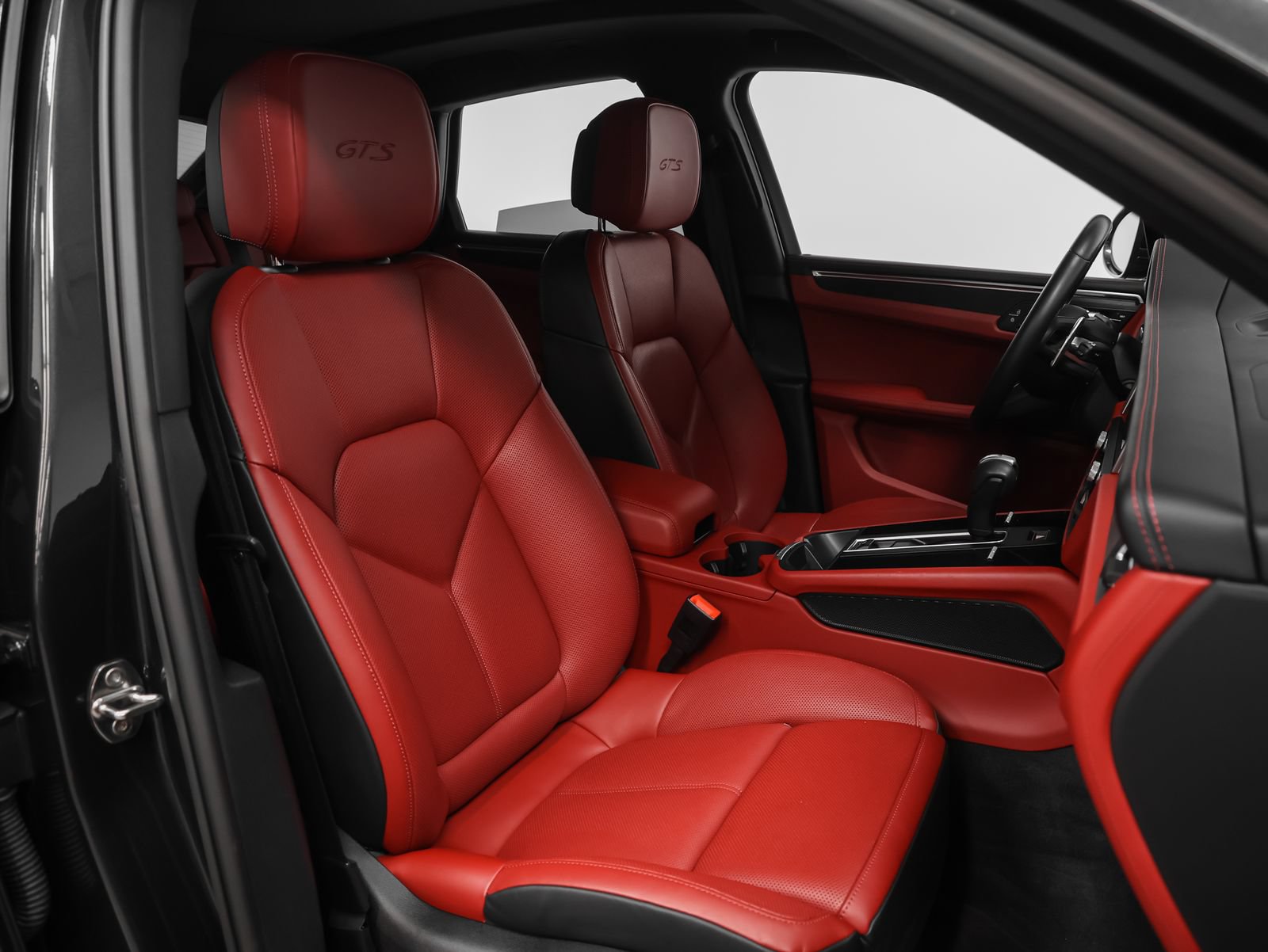 Certified 2024 Porsche Macan GTS w/ Premium Plus Package AWD/4WD image 24