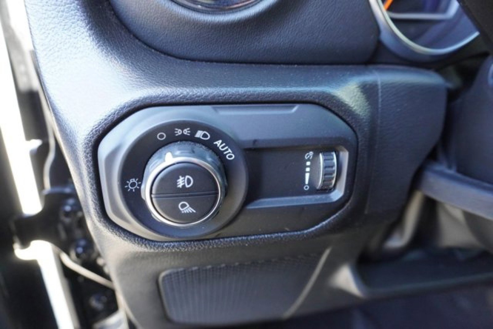 Used 2023 Jeep Gladiator Overland image 20