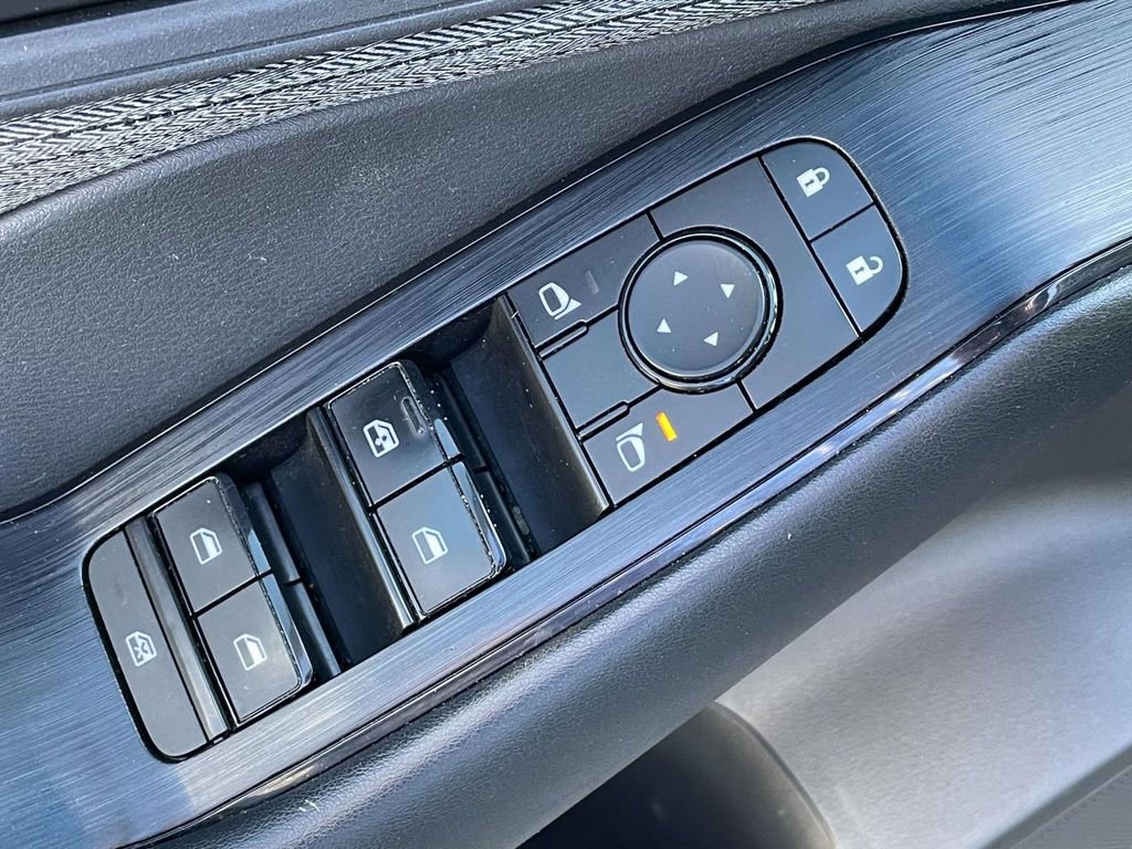 Used 2023 Nissan Rogue S image 16