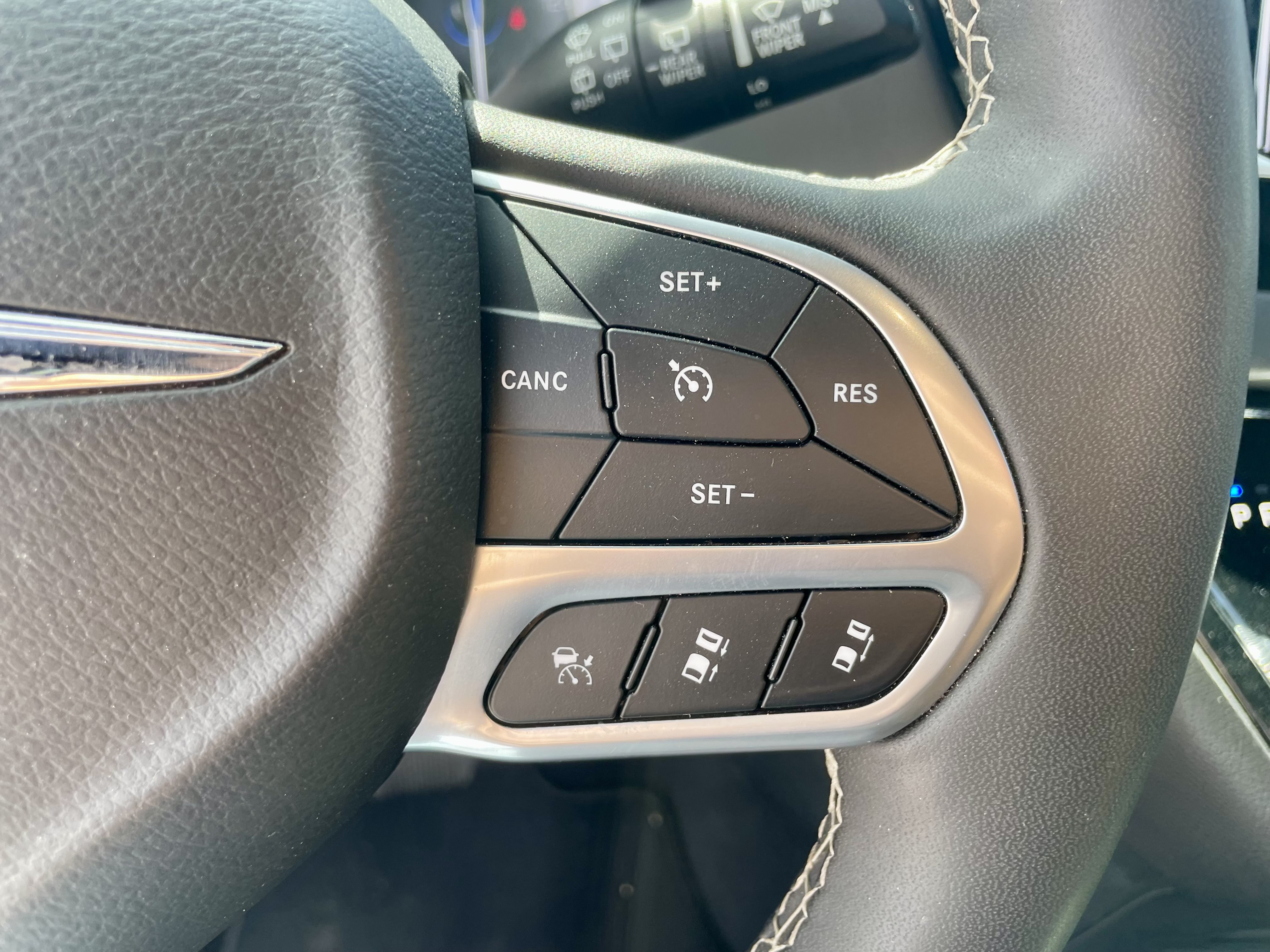 Used 2025 Chrysler Pacifica Select FWD image 15