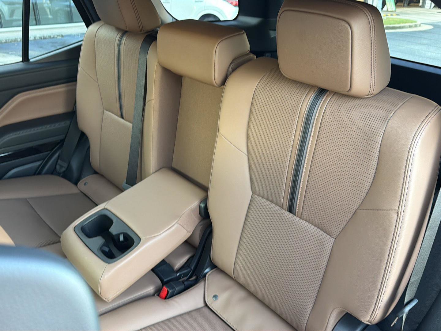 Used 2025 Toyota 4Runner Limited AWD/4WD image 31