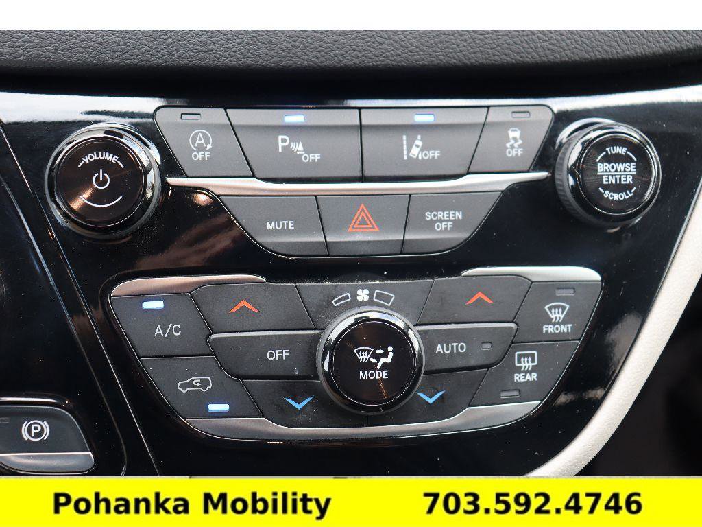 Used 2024 Chrysler Pacifica Touring-L image 20