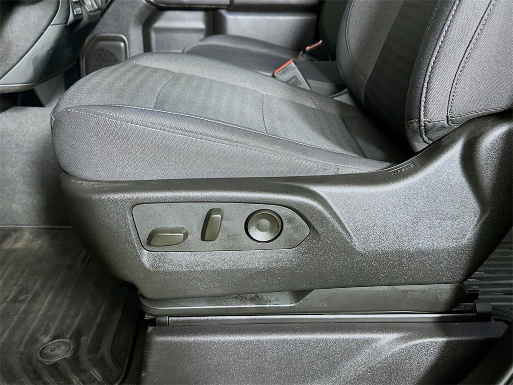 Used 2025 Chevrolet Silverado 2500 Custom w/ Custom Value Package image 9