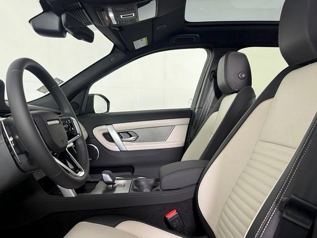New 2026 Land Rover Discovery Sport Landmark AWD/4WD image 4