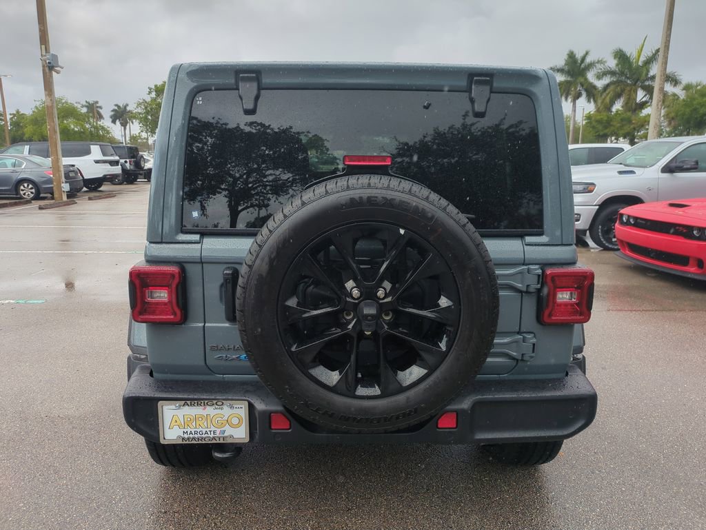 Used 2025 Jeep Wrangler Unlimited Sahara w/ Safety Group image 7