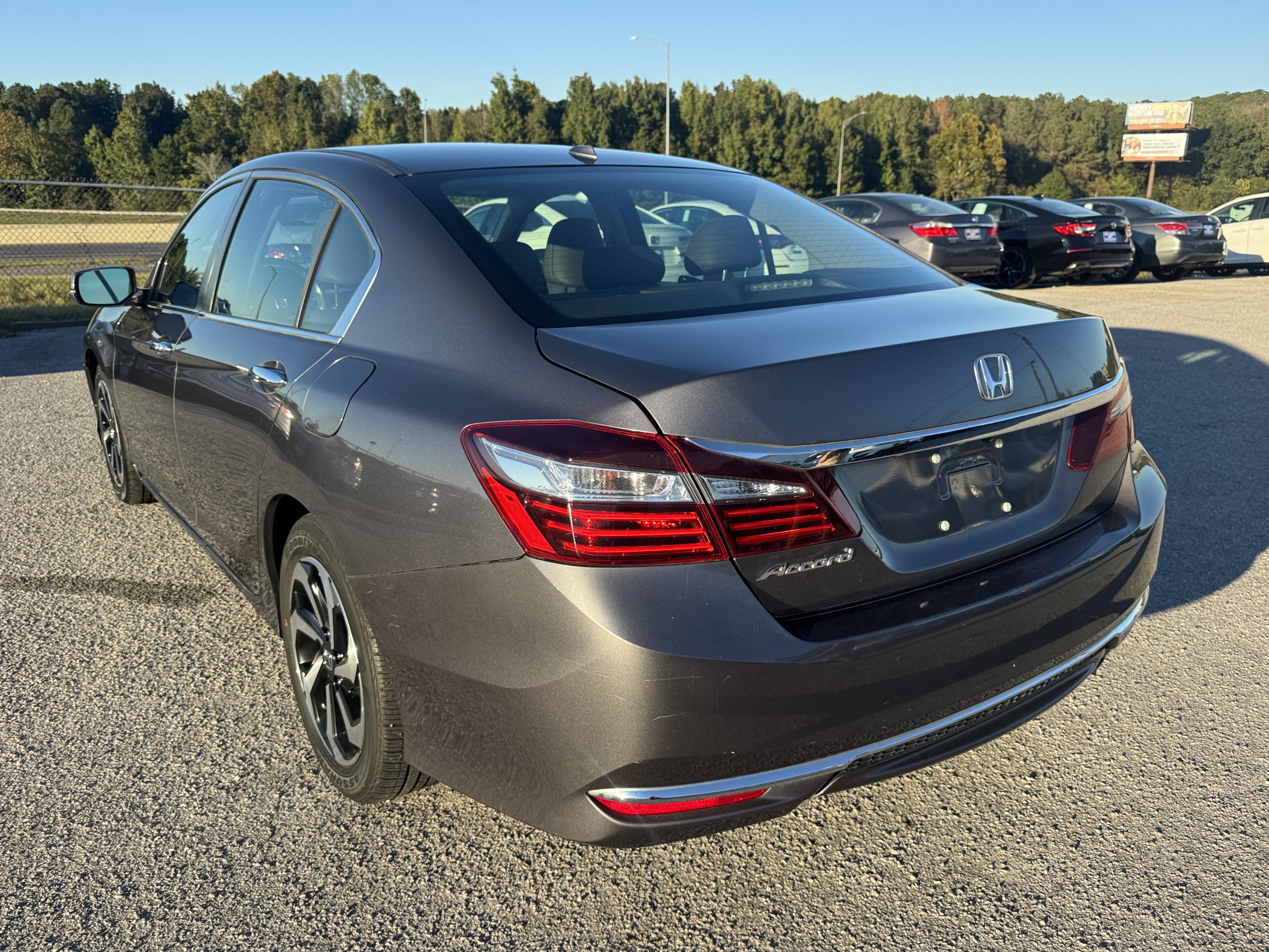 Used 2017 Honda Accord EX-L image 7