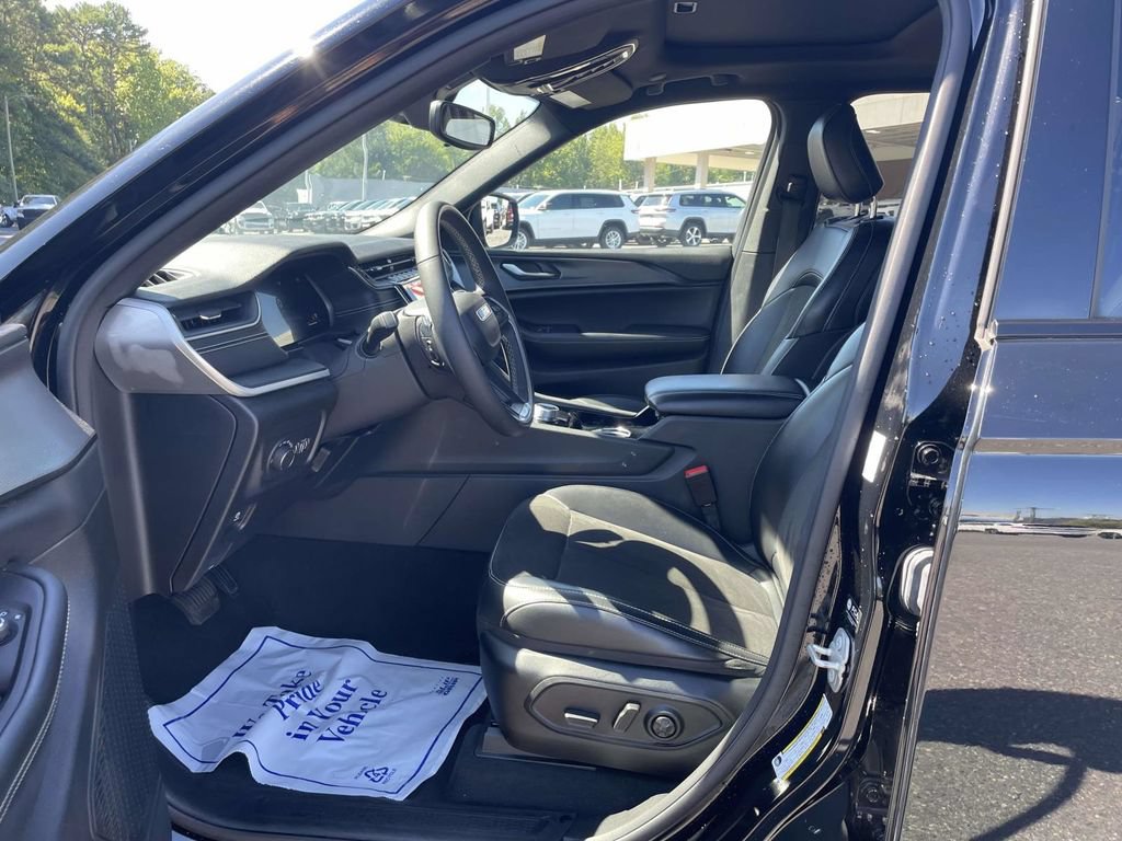 Used 2023 Jeep Grand Cherokee Altitude AWD/4WD image 65