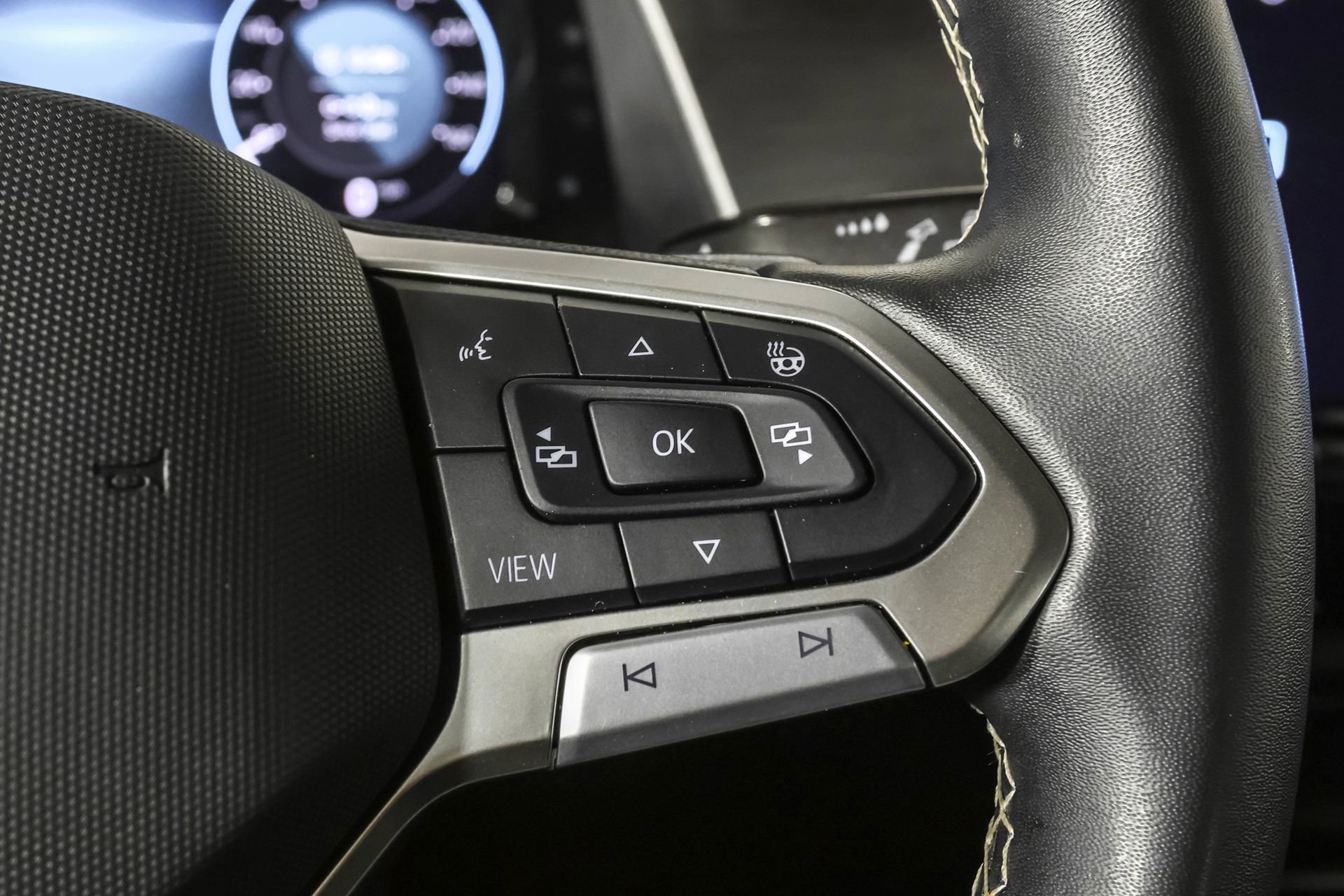 Used 2024 Volkswagen Atlas Cross Sport SE image 27