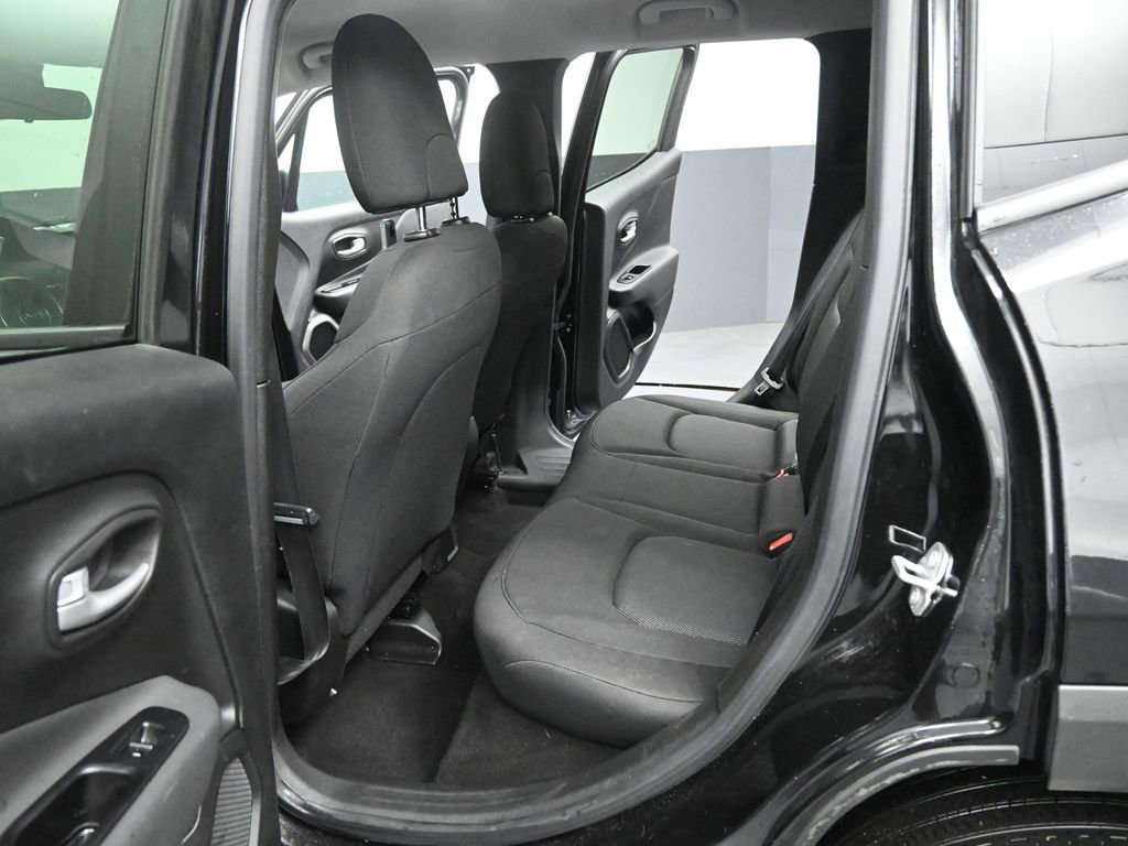 Used 2023 Jeep Renegade Latitude image 25