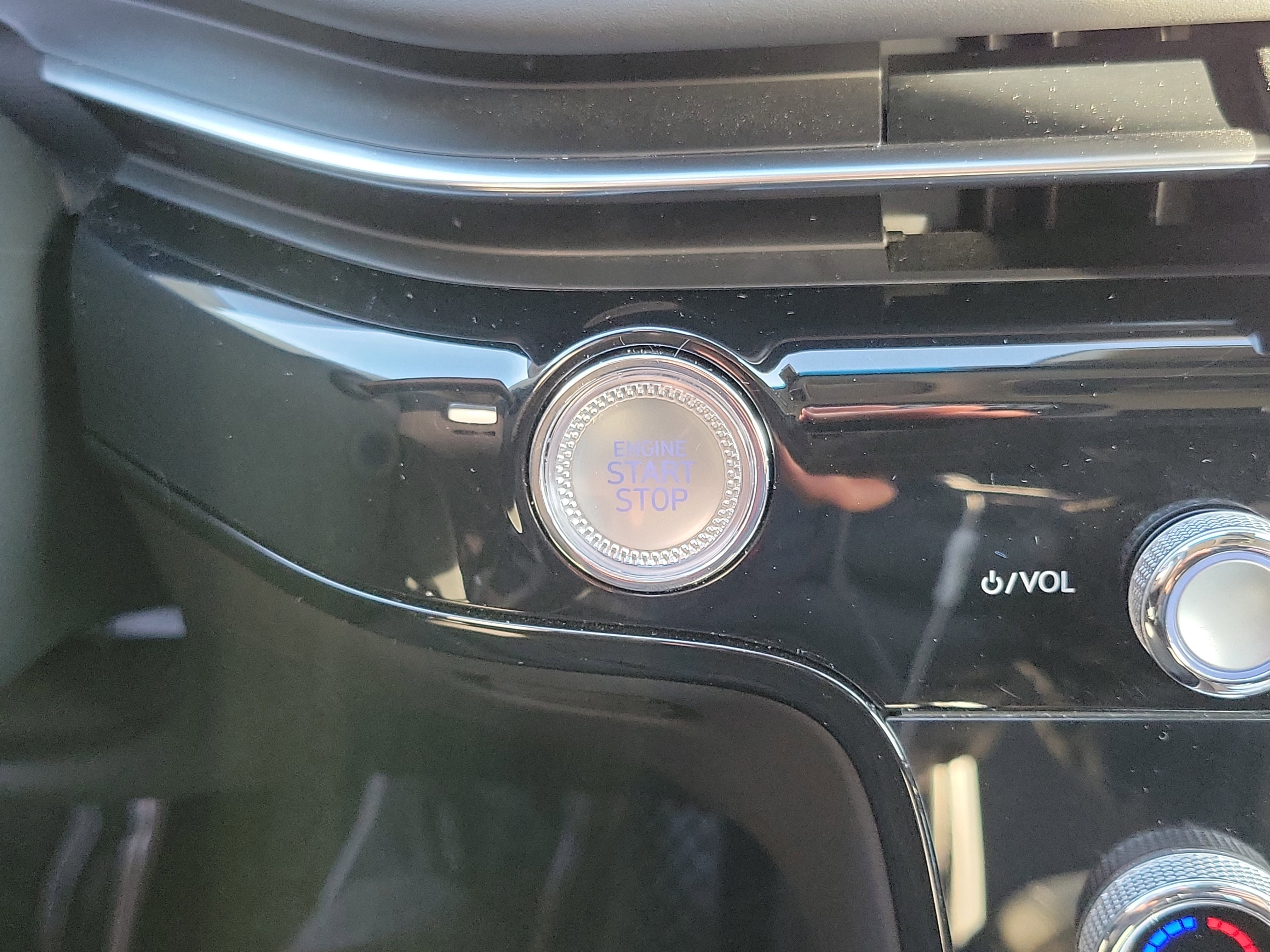 Certified 2025 Genesis G80 2.5T Advanced image 14