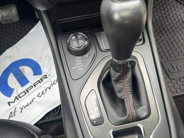 Certified 2019 Jeep Cherokee Trailhawk w/ Comfort/Convenience Group image 18