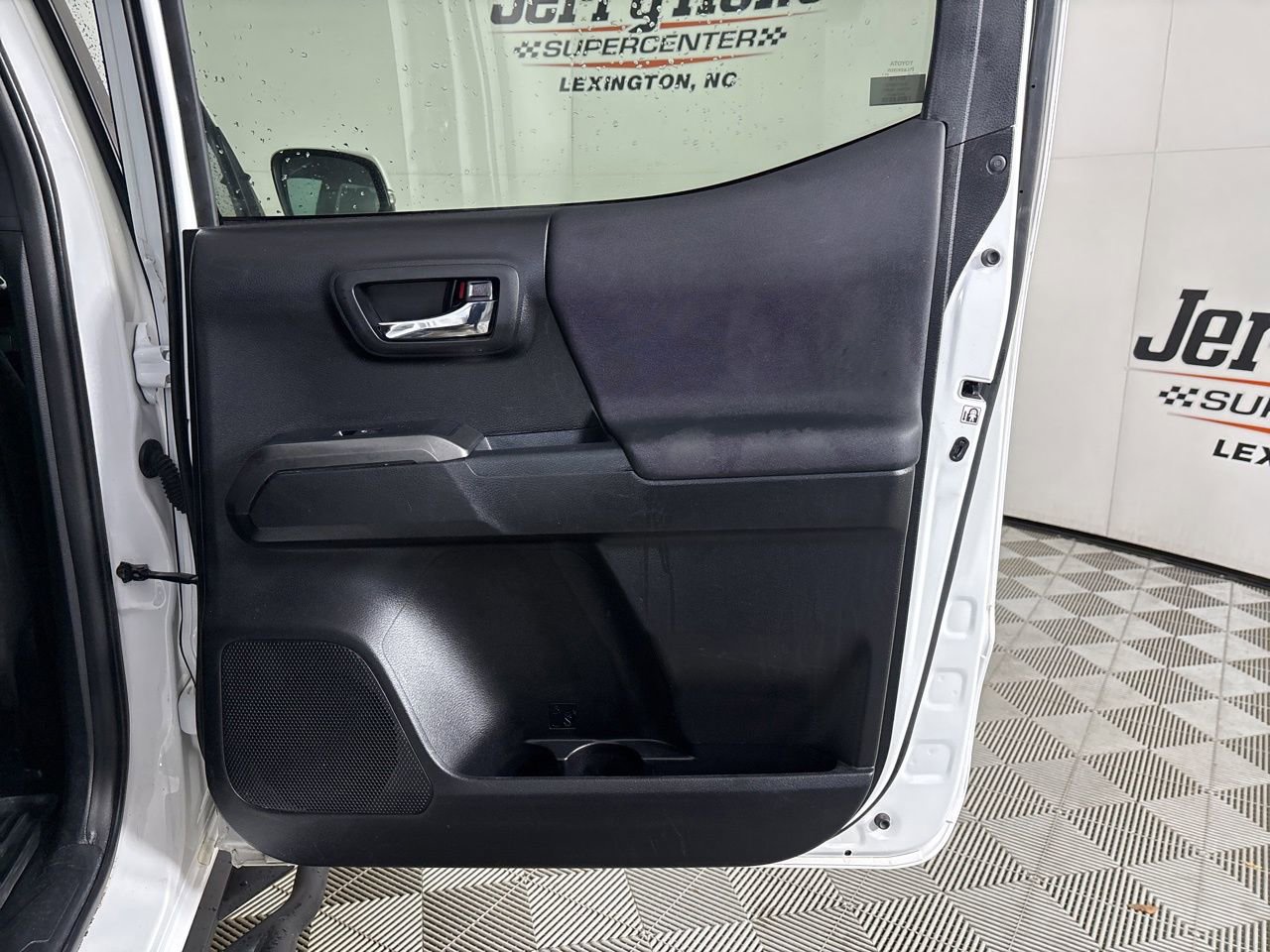 Used 2019 Toyota Tacoma TRD Off-Road image 24