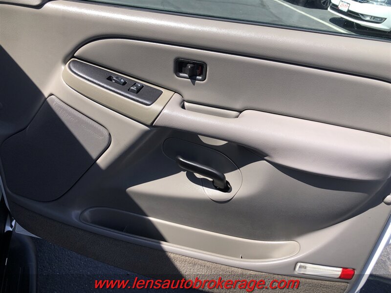 Used 2004 Chevrolet Suburban LS RWD image 15