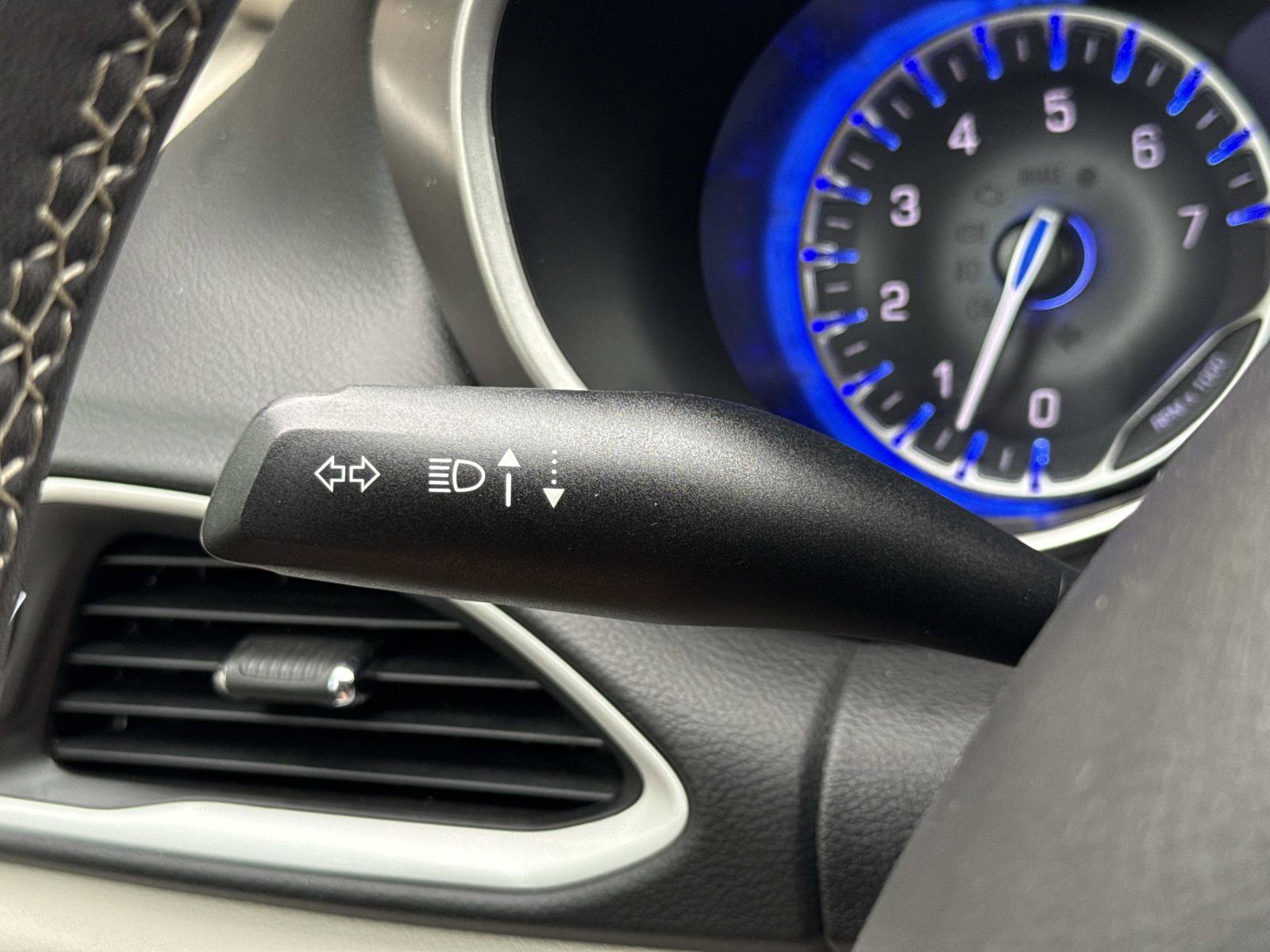 Used 2024 Chrysler Pacifica Touring-L FWD image 16