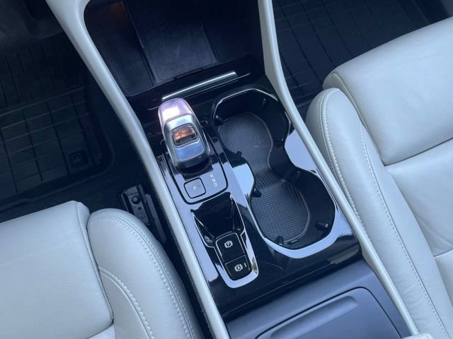 Certified 2024 Volvo XC40 B5 Ultimate w/ Protection Package Premier AWD/4WD image 23