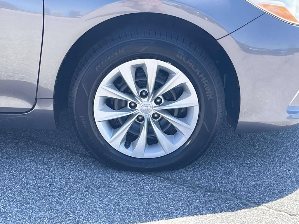 Used 2017 Toyota Camry LE FWD image 10