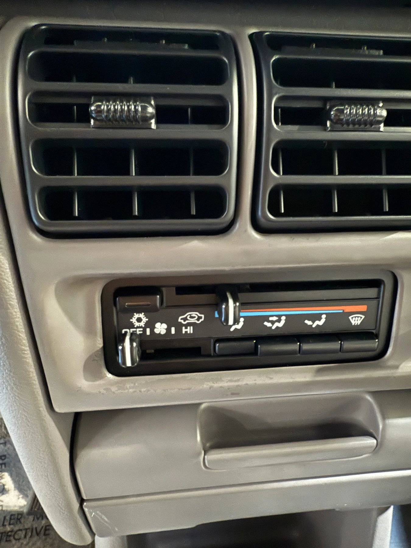 Used 1995 Dodge Caravan Minivan image 35