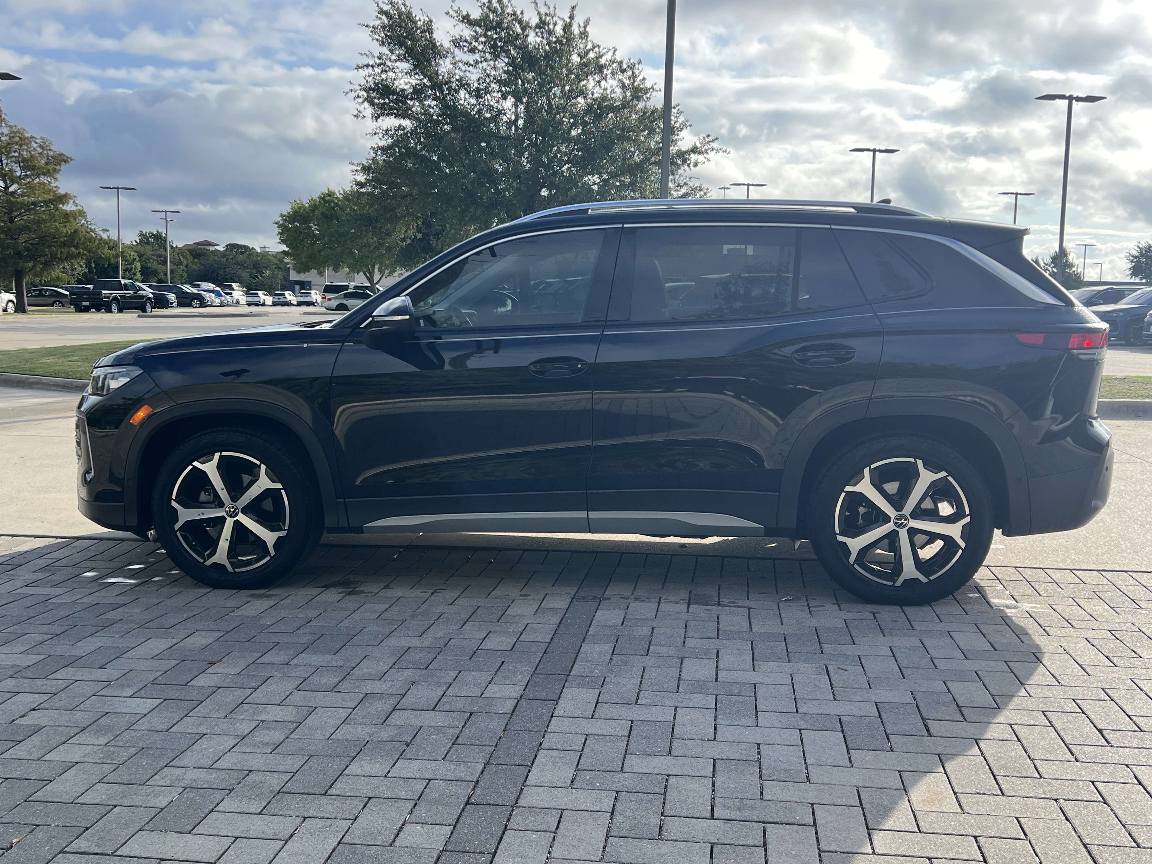 Certified 2026 Volkswagen Tiguan SE FWD image 27