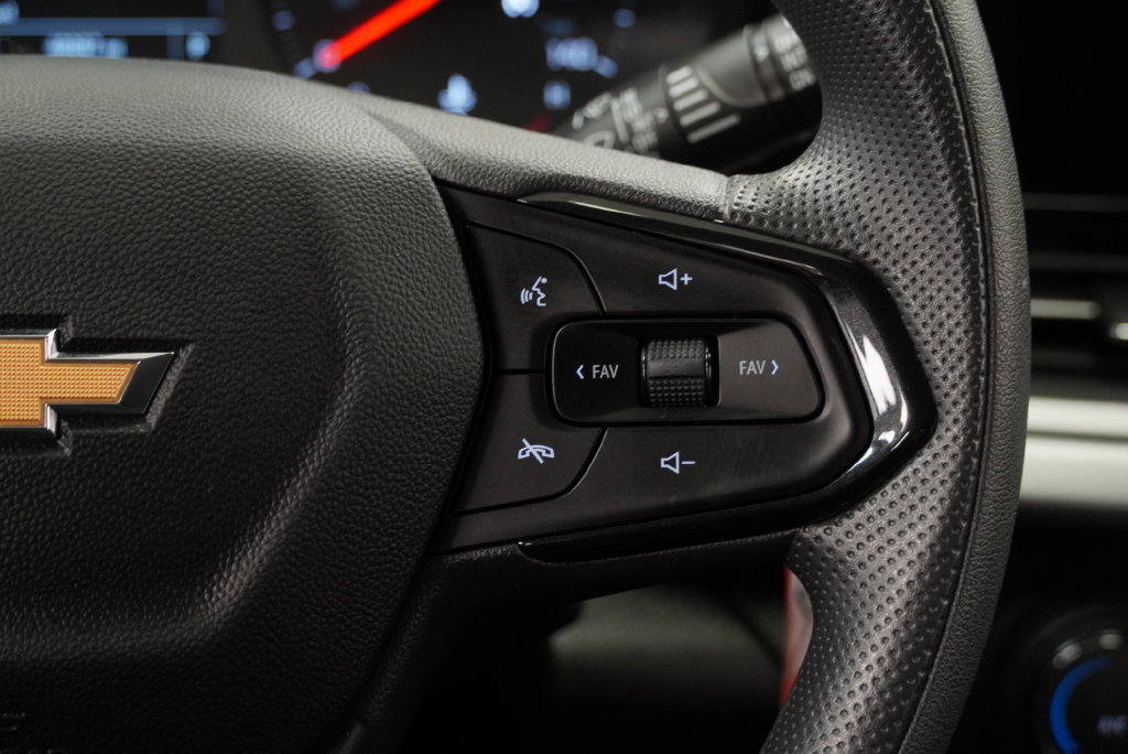 Used 2024 Chevrolet Trax LS w/ Driver Confidence Package FWD image 30