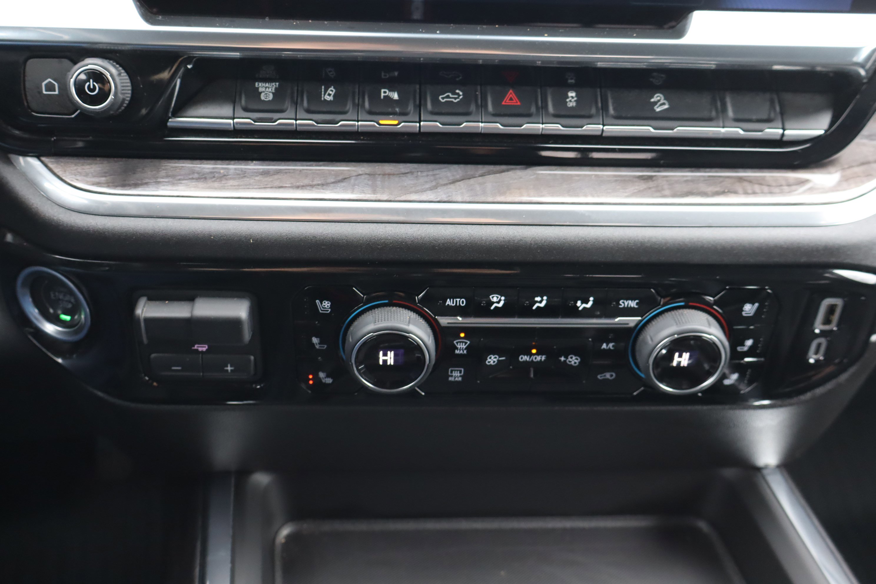 Used 2025 Chevrolet Silverado 2500 LTZ w/ LTZ Plus Package image 30