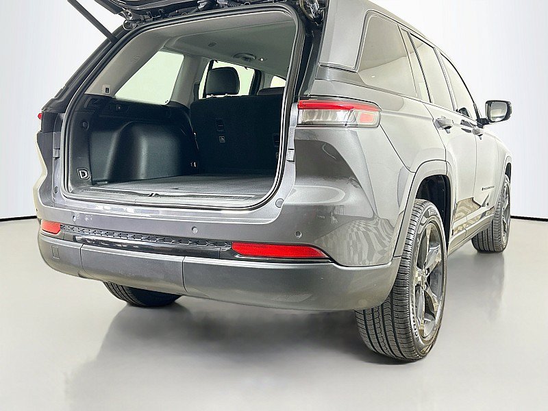 Used 2023 Jeep Grand Cherokee Limited w/ Luxury Tech Group II AWD/4WD image 26