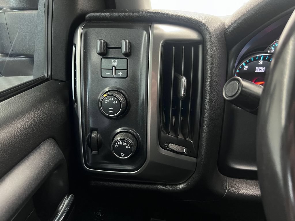 Used 2015 Chevrolet Silverado 3500 LT AWD/4WD image 25