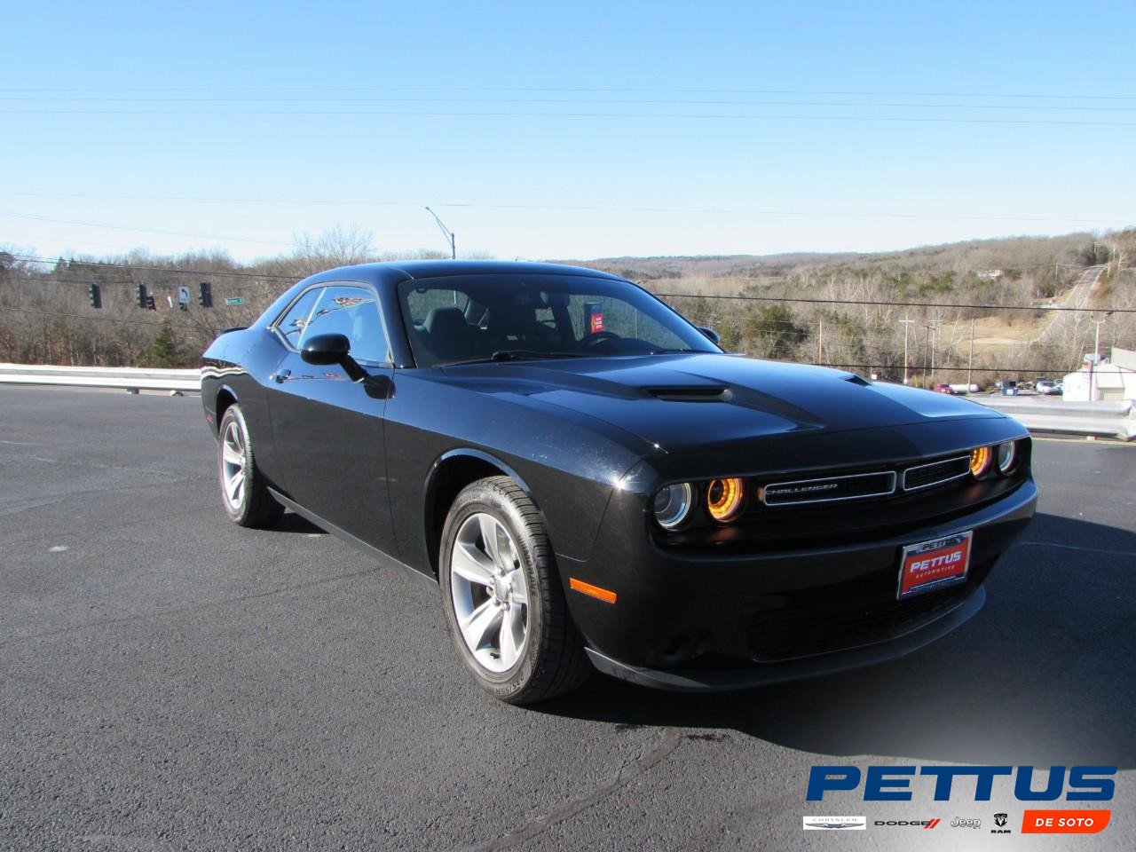 Used 2019 Dodge Challenger SXT image 1