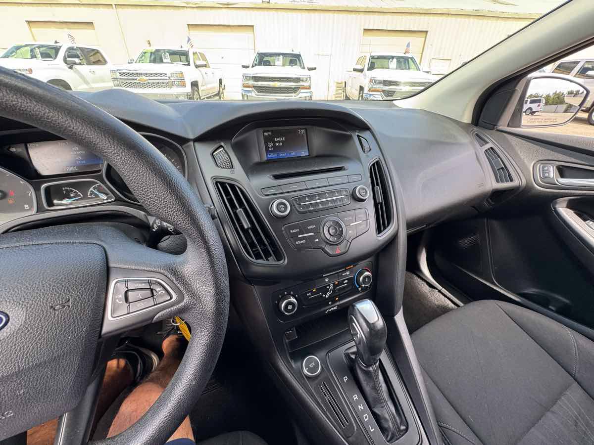 Used 2015 Ford Focus SE FWD image 26