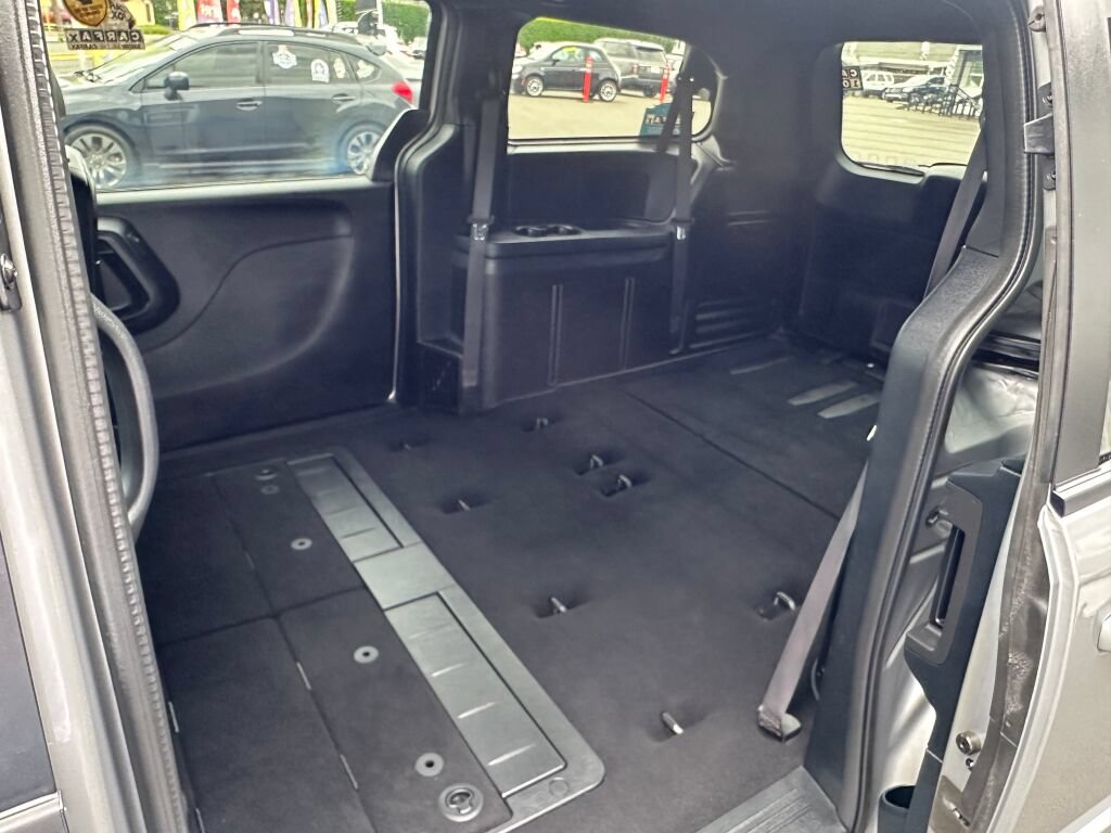Used 2016 Dodge Grand Caravan R/T FWD image 10