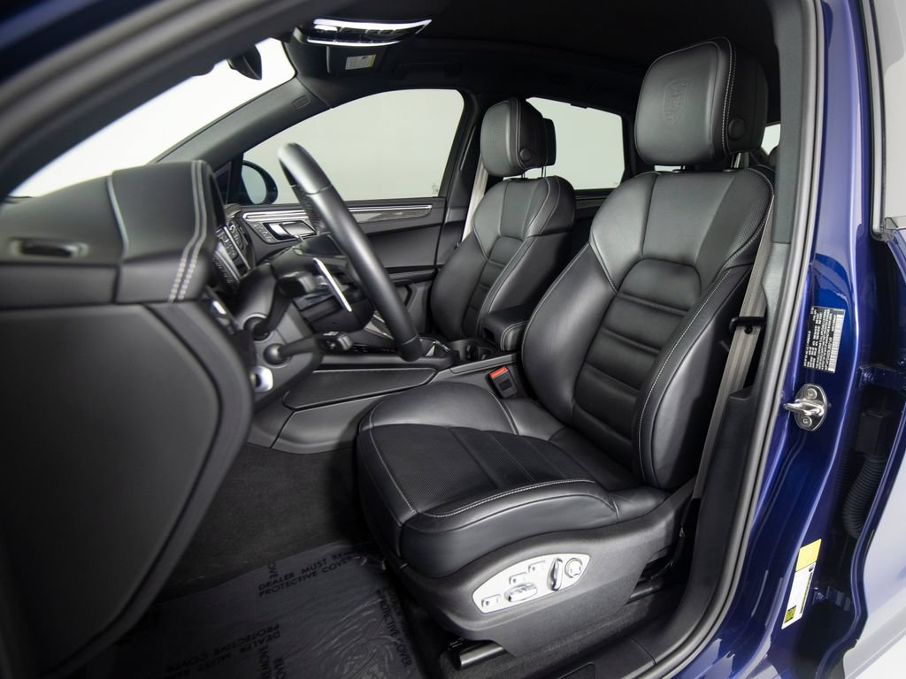 Certified 2025 Porsche Macan GTS AWD/4WD image 16
