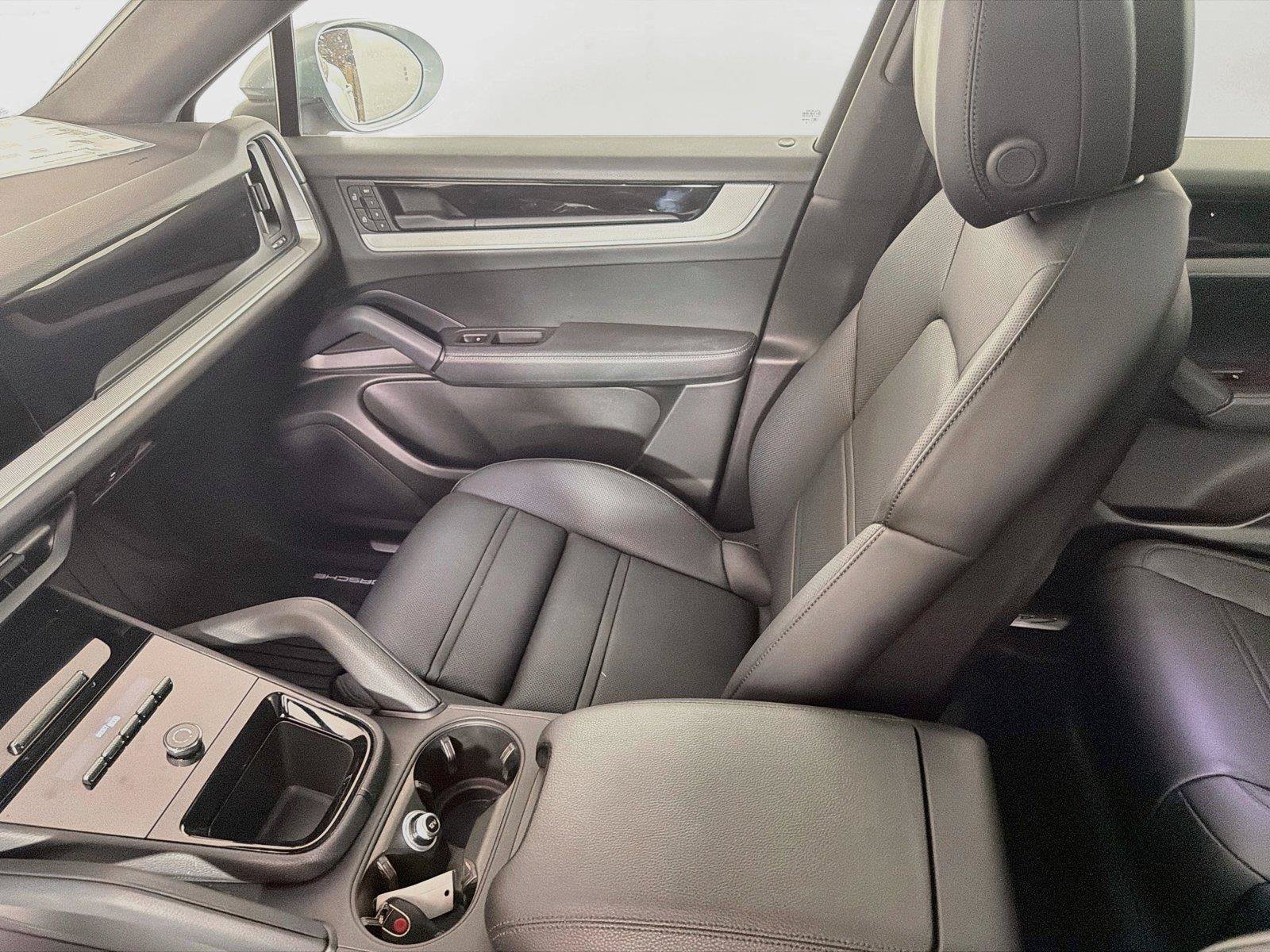 Certified 2024 Porsche Cayenne Coupe AWD/4WD image 30