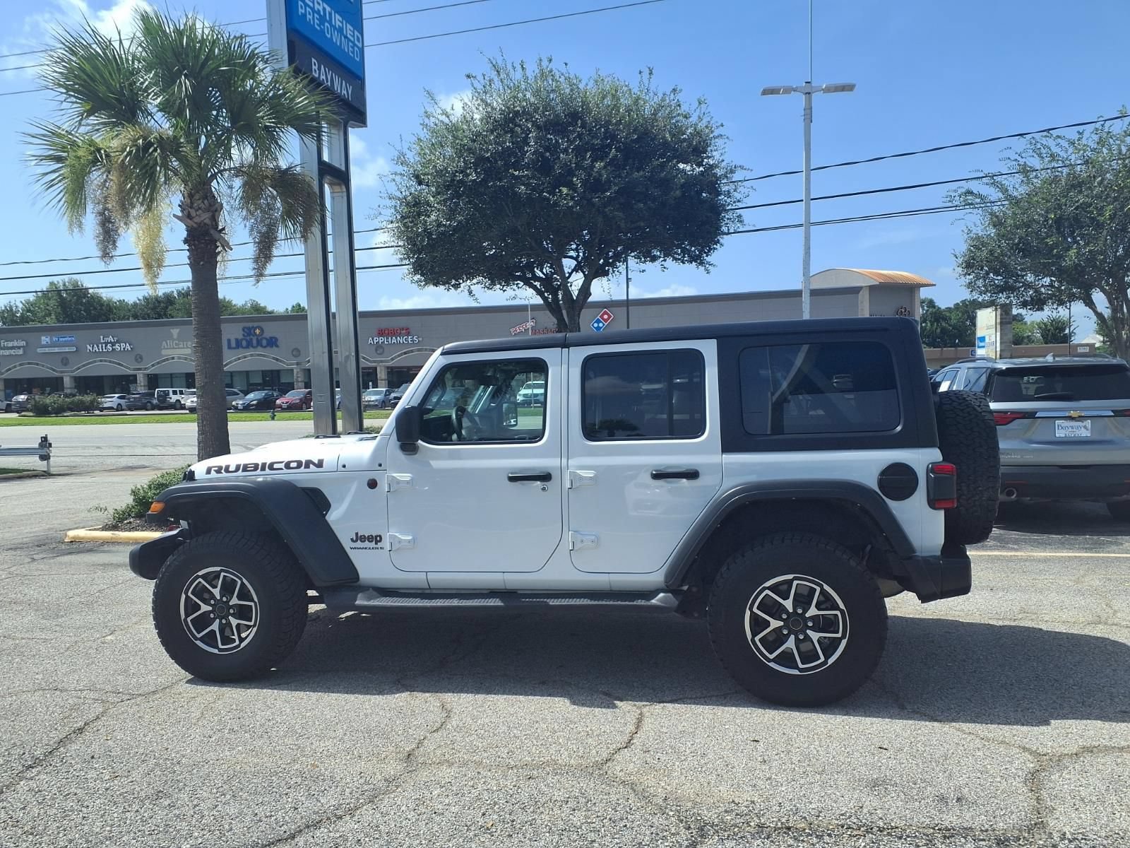 Used 2024 Jeep Wrangler Unlimited Rubicon AWD/4WD image 24